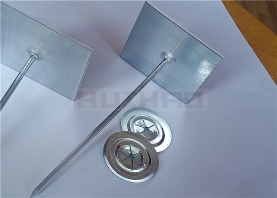 Galvanisierte Stahlschalen und Druckisolierungshänger 50x50x2,7 mm auf Kanal- oder Wandoberfläche