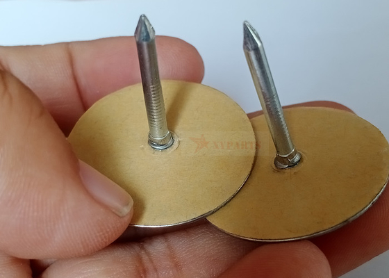 12 Gauge Kondensator Entladekuppen Kopfschweißspinne zur Isolierung auf einer Metalloberfläche