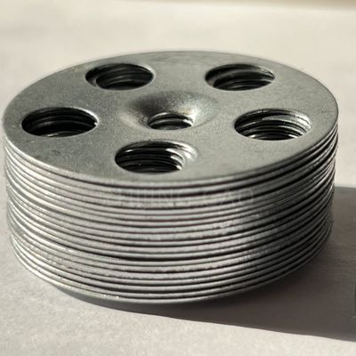 Einfache Installation von starren Flachdämmplatten-Unterlegscheiben zur Befestigung von Bauplatten