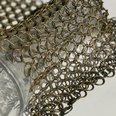 Deckenabhängiger dekorativer Metallgittervorhang mit Schweißring