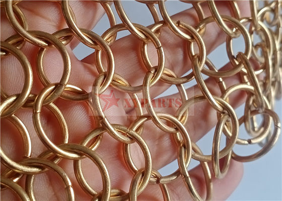 Entwerfen und fertigen Sie einen Metallgittervorhang mit Edelstahlringen